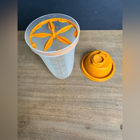 Vintage 80sTupperware Quick Shake Gravy Shaker 3 Piece Cocktail Drinks Dressings - Picture 3 of 5